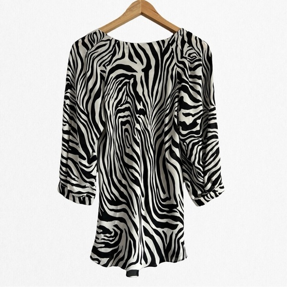 Vintage- AK ANNE KLEIN Women’s Silk Zebra Black & White Petite Blouse Large - Picture 3 of 3